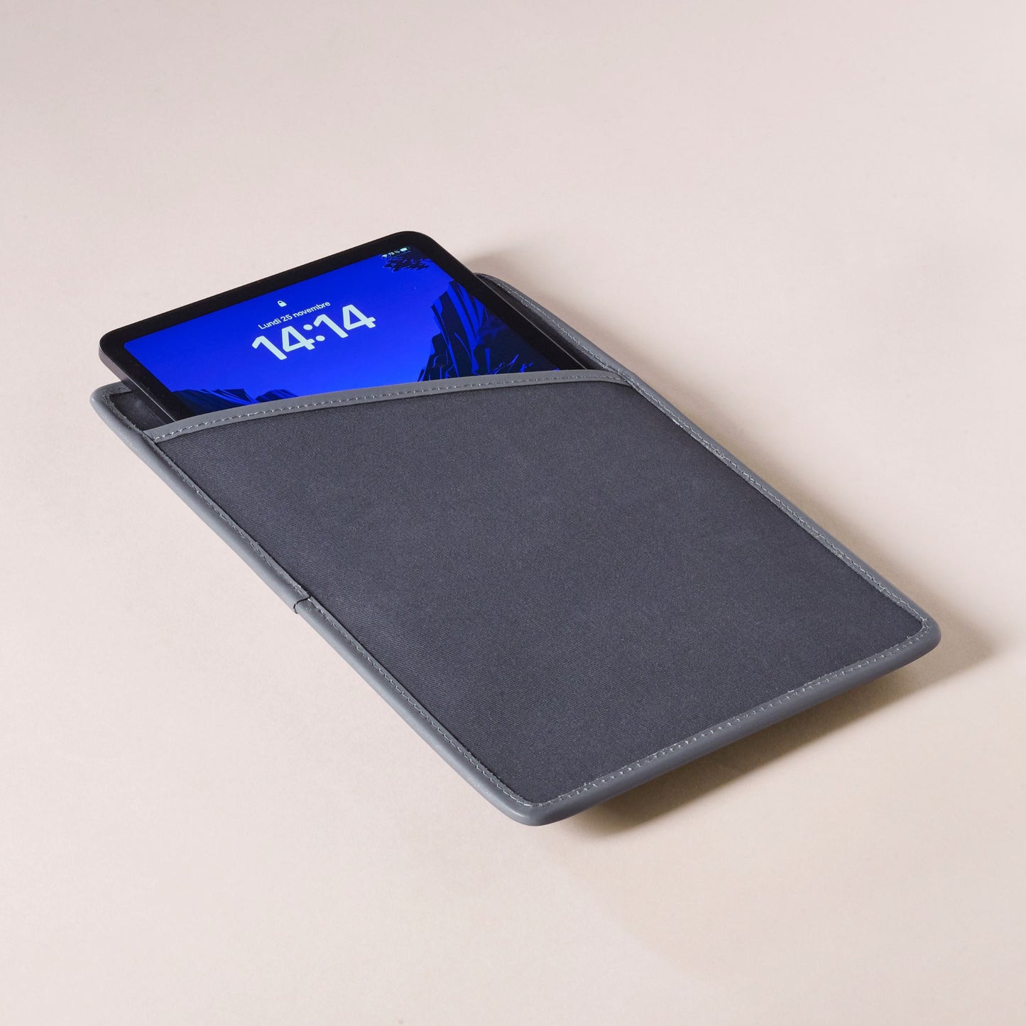 Compartiment en cuir et tissus pour sacoche Ares